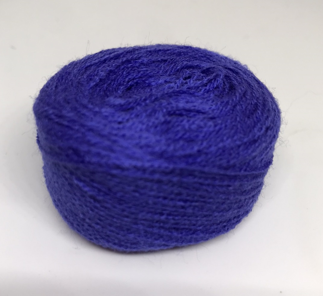 Акрилова нитка для вишивки 306 синій