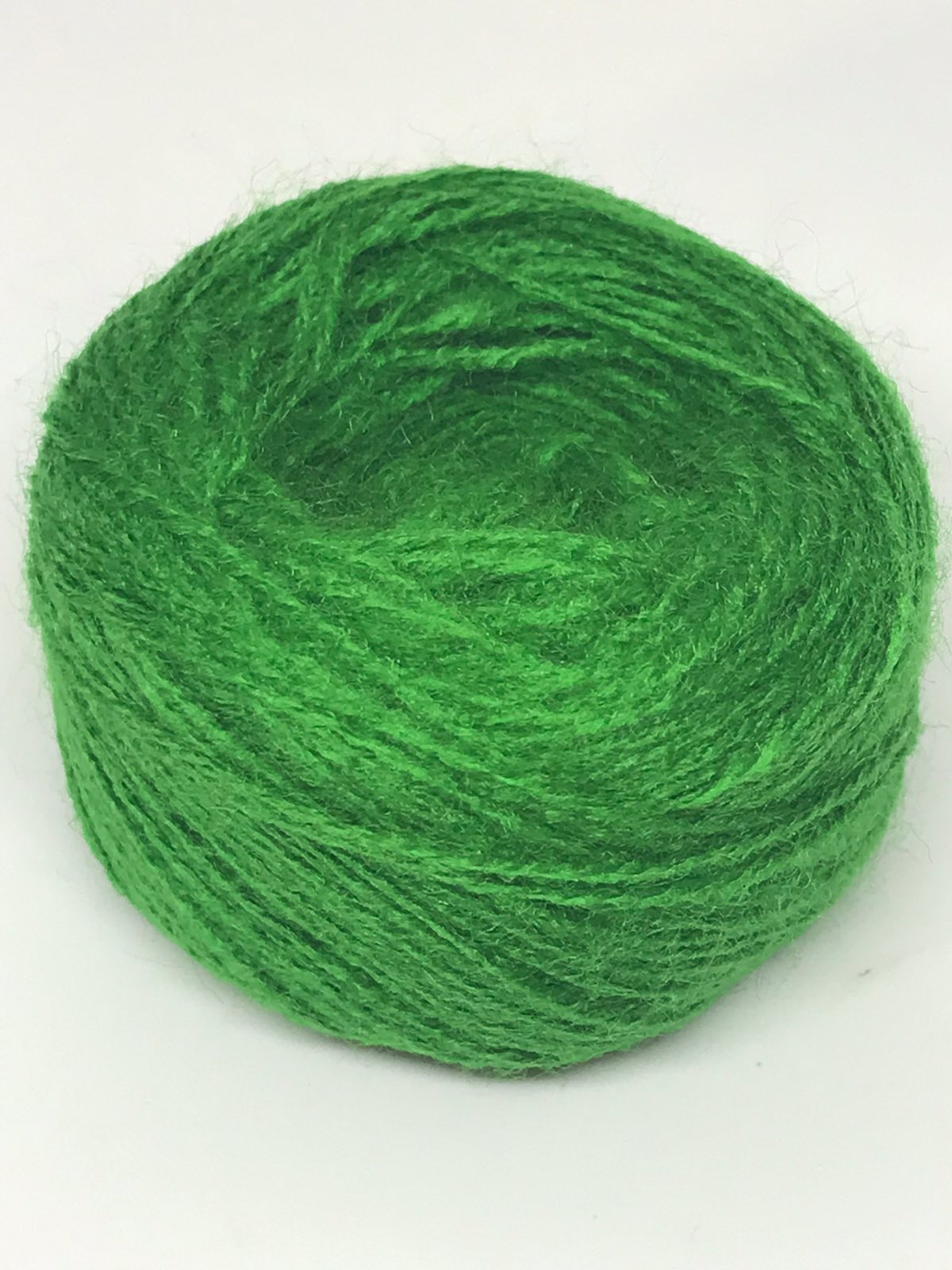 Акрилова нитка для вишивки зелена 534