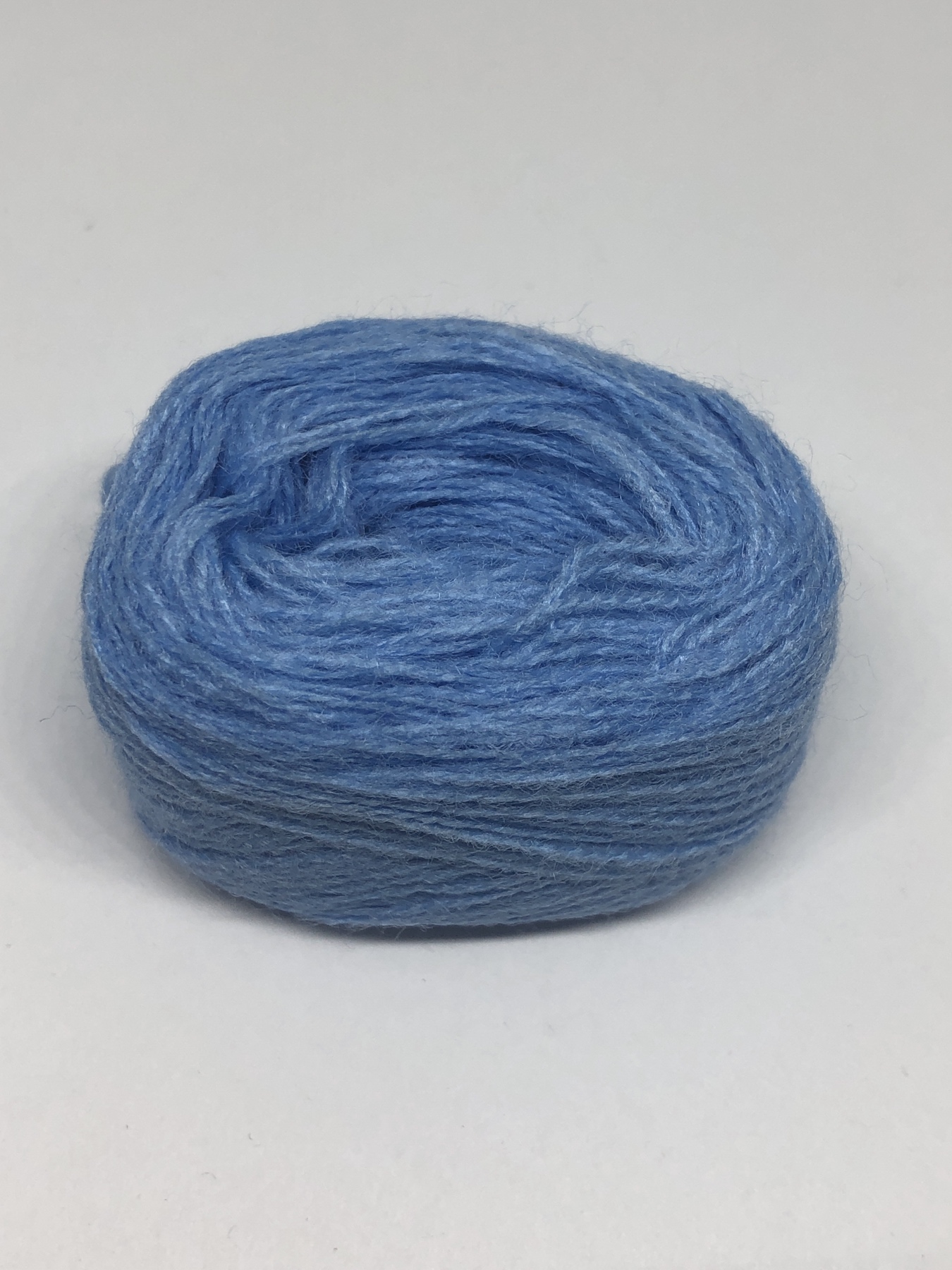 Акрилова нитка для вишивки блакитна 334