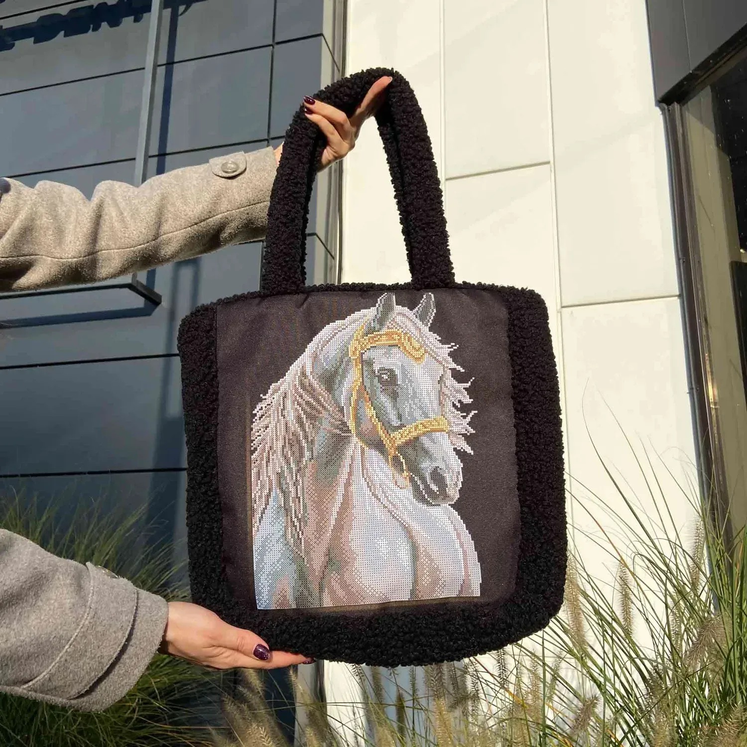 Шоппер для вишивання бісером 810 Білий кінь