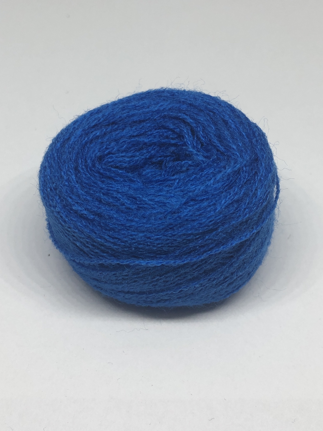 Акриловая нитка для вышивки синяя 313