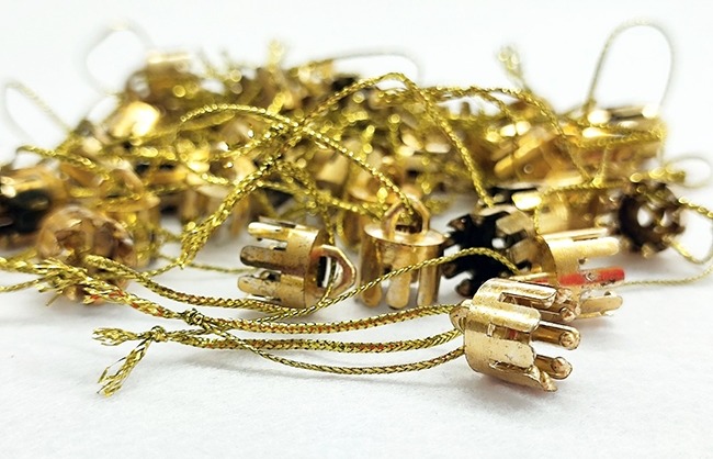 Кріплення з пластику для пінопластових виробів