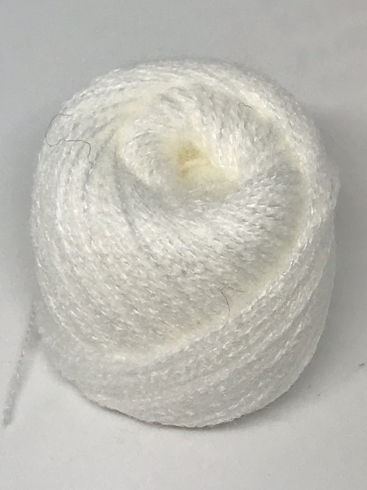 Акрилова нитка для вишивки біла Ю0501 