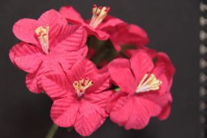 Цветок искуственный малиновый (пучок 6 цветков)