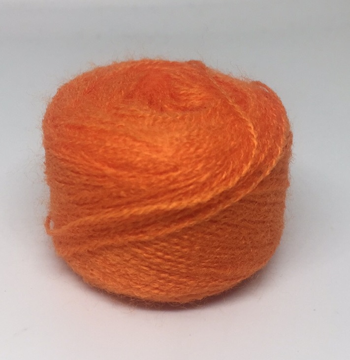 Акрилова нитка для вишивки помаранчева 810