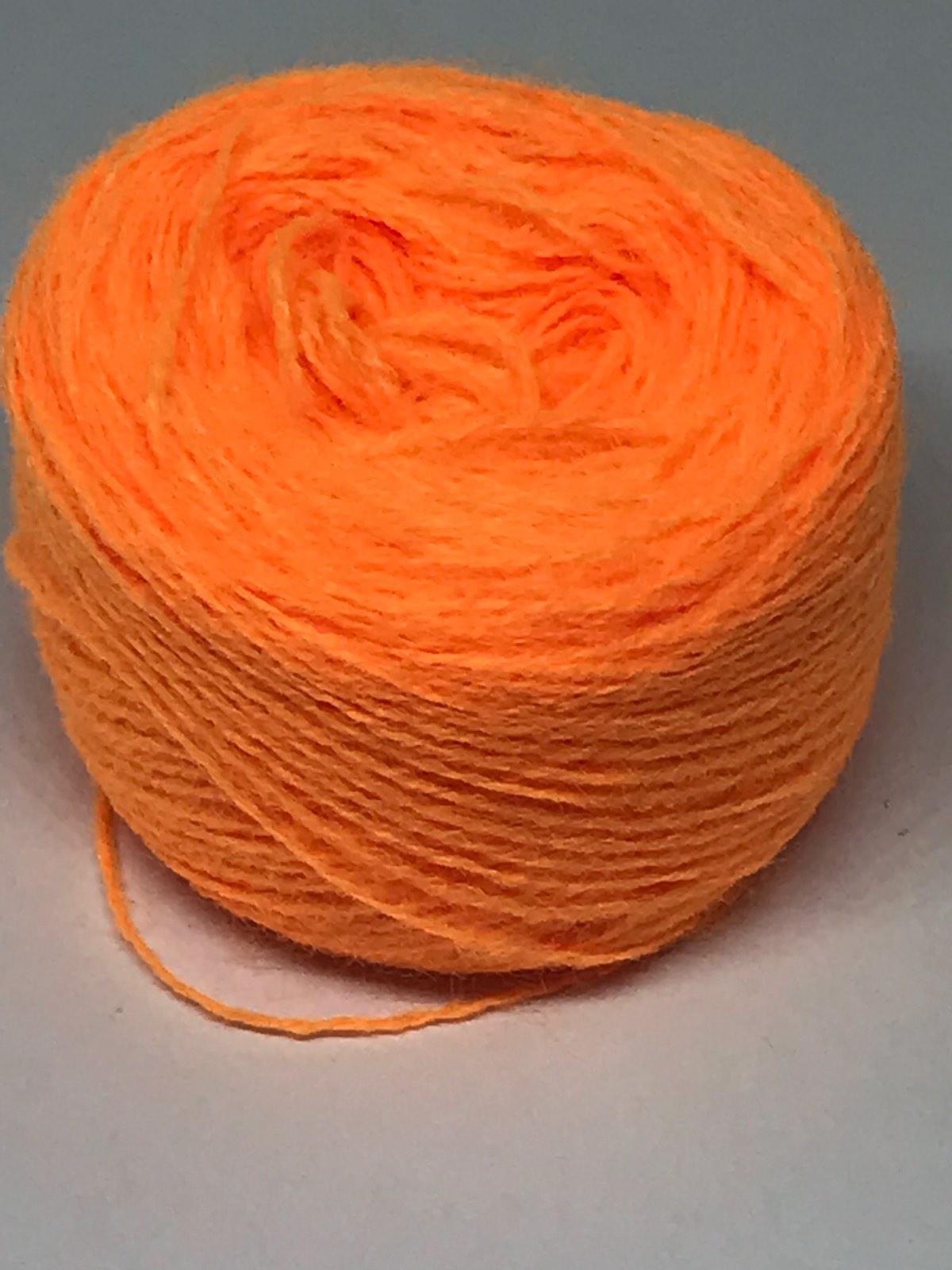 Акрилова нитка для вишивки помаранчева 837