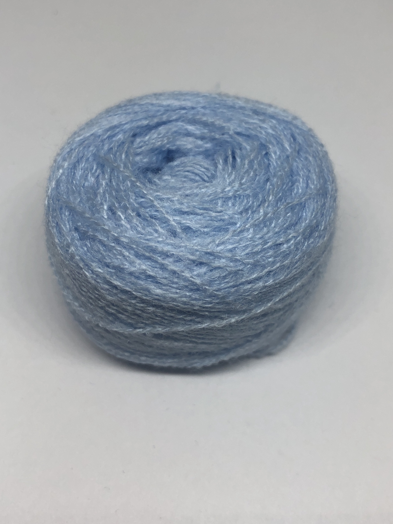 Акрилова нитка для вишивки блакитна 332