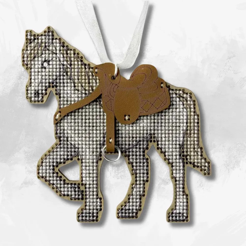 Набір для вишивання нитками по дереву ялинкової прикраси FLW-084 Гірський скакун