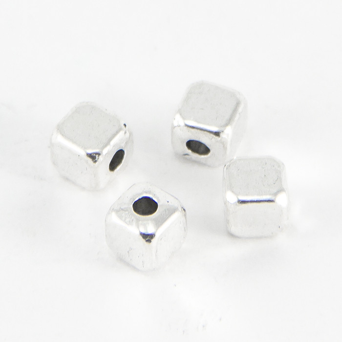Намистини роздільники металеві, кубик, колір античне срібло УТ0027740