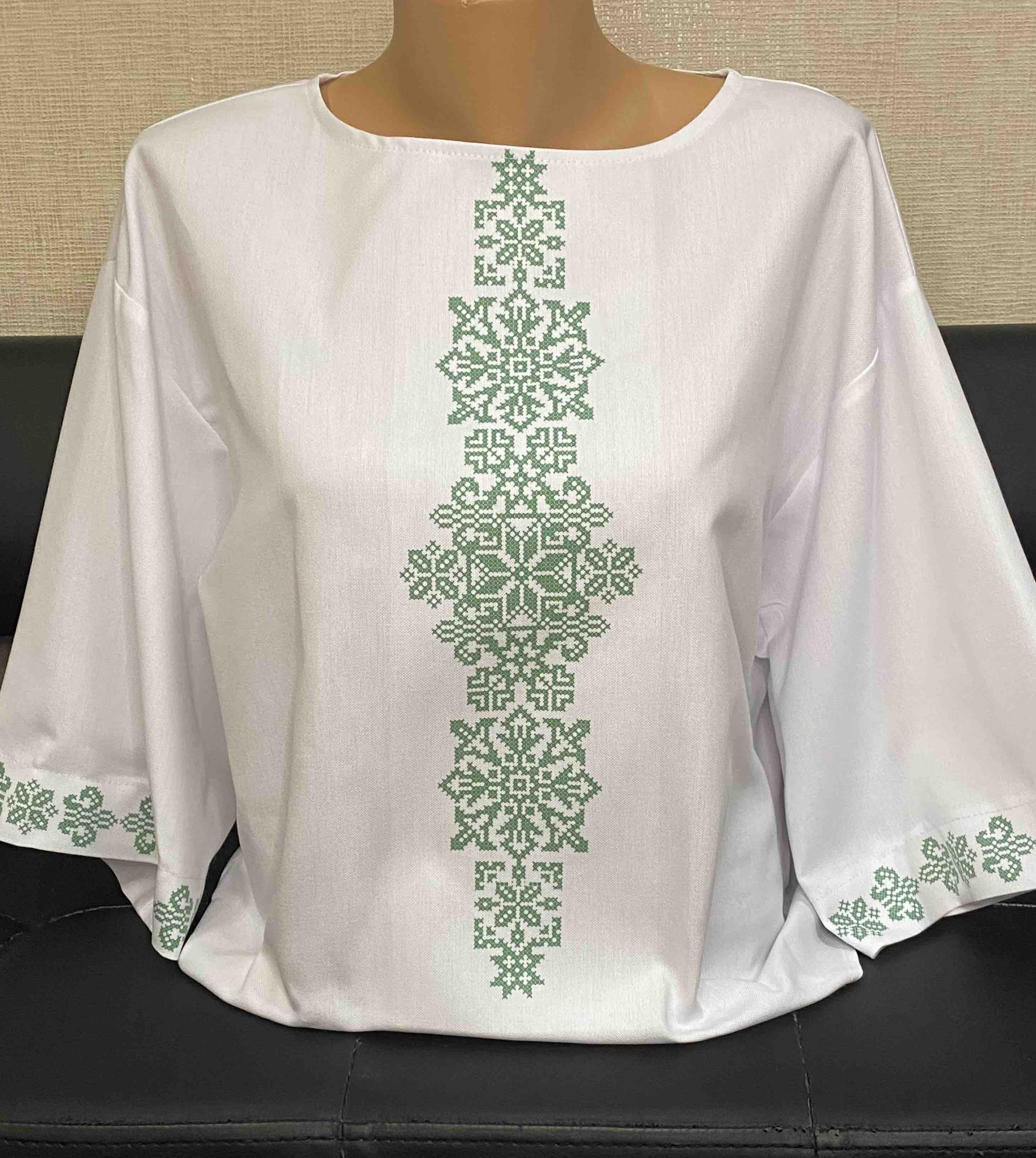 Пошита жіноча блуза для вишивання бісером або нитками Панська зелена