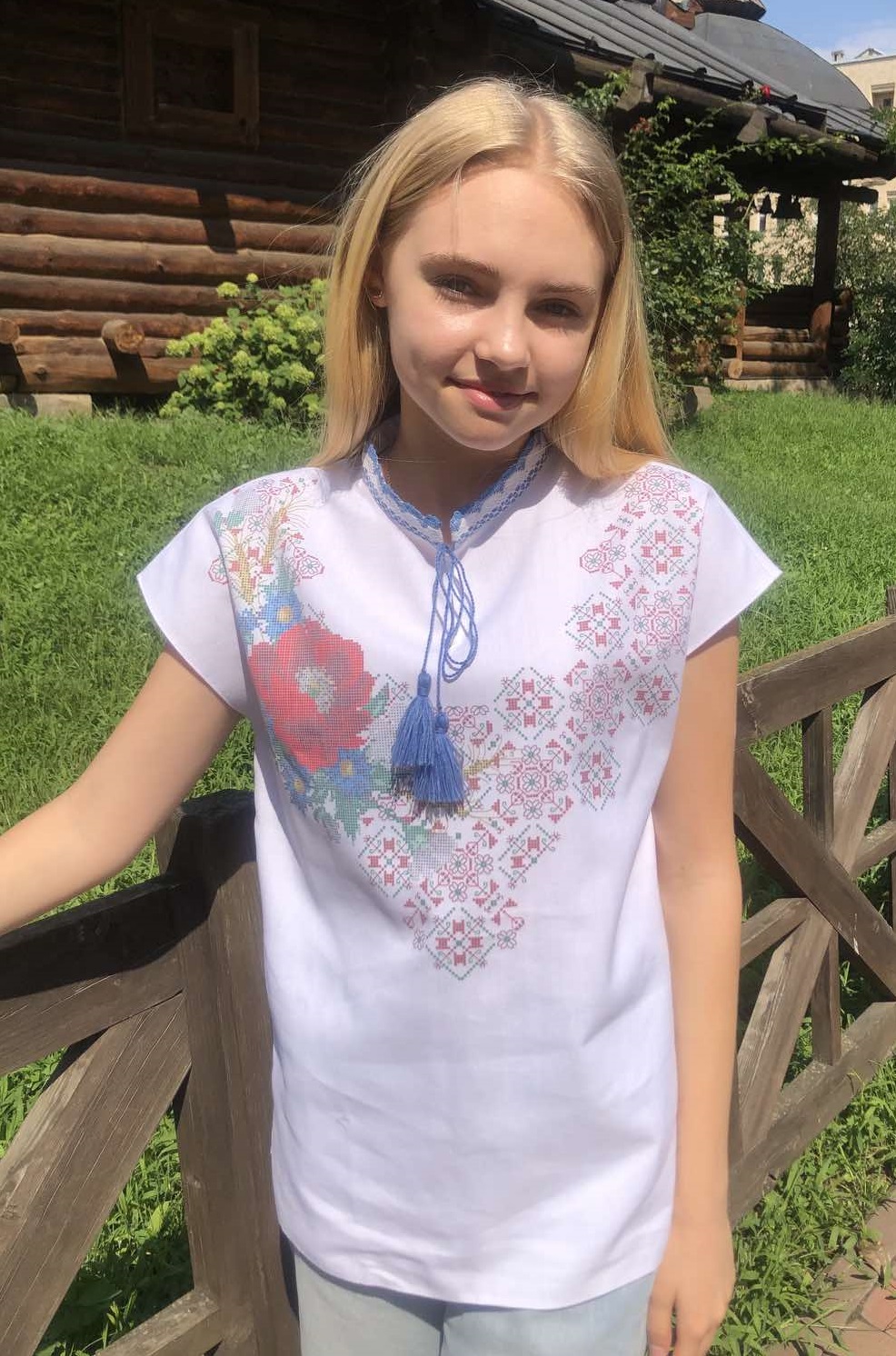 Пошита жіноча безрукавка для вишивання №2