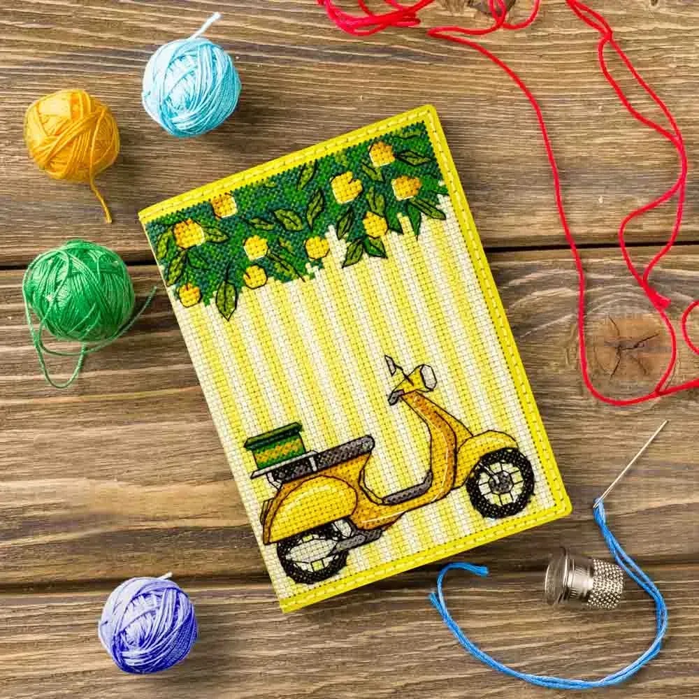 Набір для вишивання нитками обкладинки для паспорта FLHL-093 Жовтий